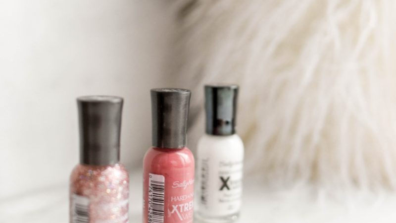 14 Pretty Valentine's Day Nail Ideas