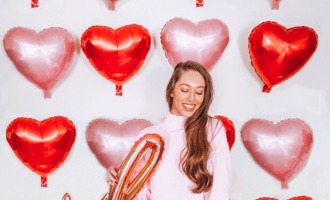 11 CuteValentine's Day Photo Ideas To Try